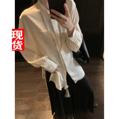 欧陽流蘇はリボンのシャツの女性の春の新型のデザイン感の小さい大衆のゆったりしているシャツの長袖の上着を縛ります。