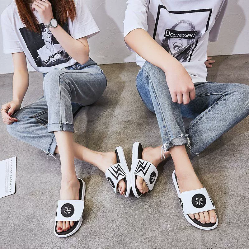 Летние шлепанцы в новом корейском стиле с круглым логотипом, модные пляжные, для пар, женские, повседневные, в стиле интернет-знаменитостей, для улицы, удобные, универсальные