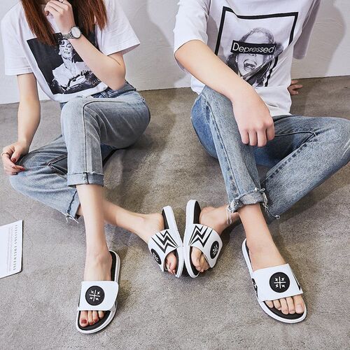 Summer Slippers New Korean Style Round Logo Trendy Beach Couple Slippers Women's Fashionable Casual Internet Popular Outdoor Slippers