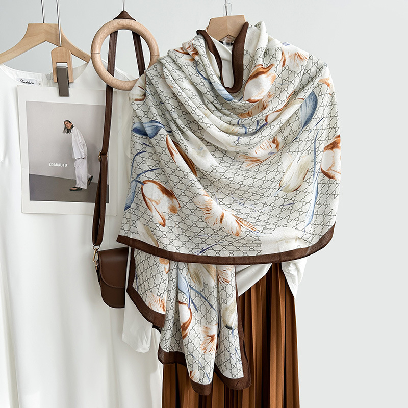 Nueva seda impresa bufandas delgadas bufandas de algodón y lino mujeres otoño y invierno de alta sensación larga chal cálido