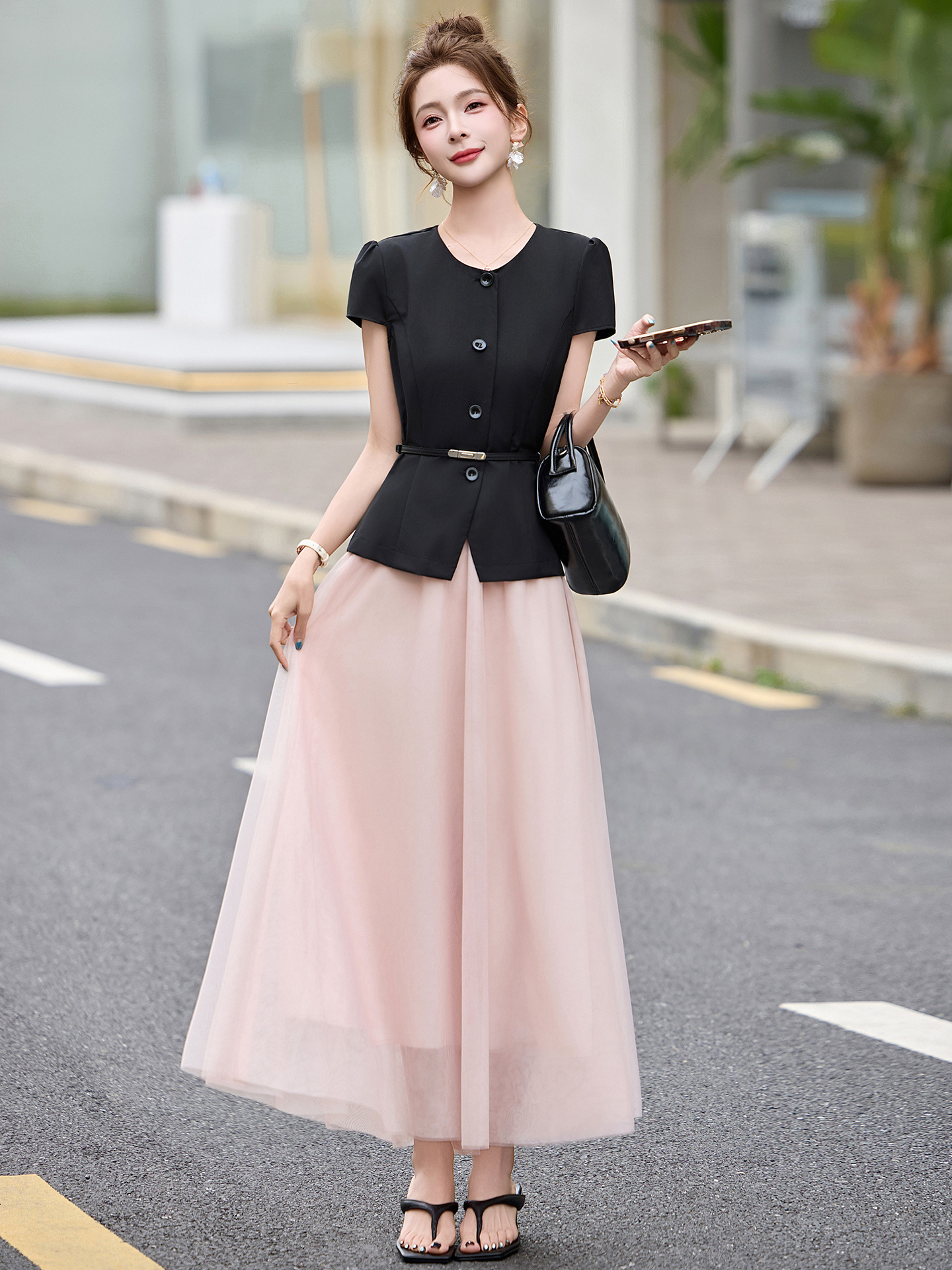 Bộ váy hai mảnh nữ cổ V thắt dây eo, áo sơ mi phối chân váy midi — màu đen