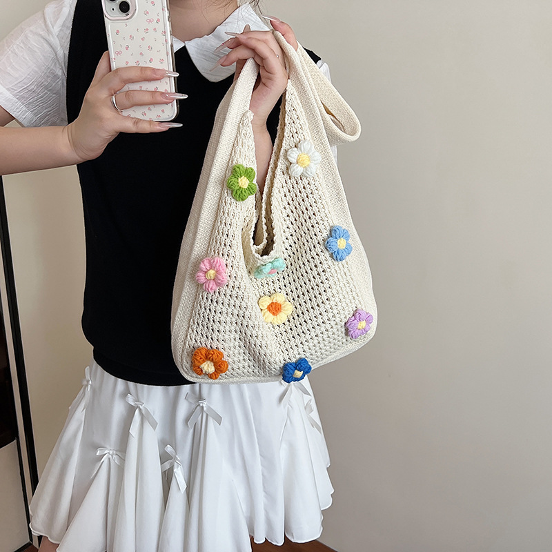 Versión coreana del bolso de nicho 2025 verano nuevo bolso femenino Xuan Yafeng flor bolso de hombro hueco de punto