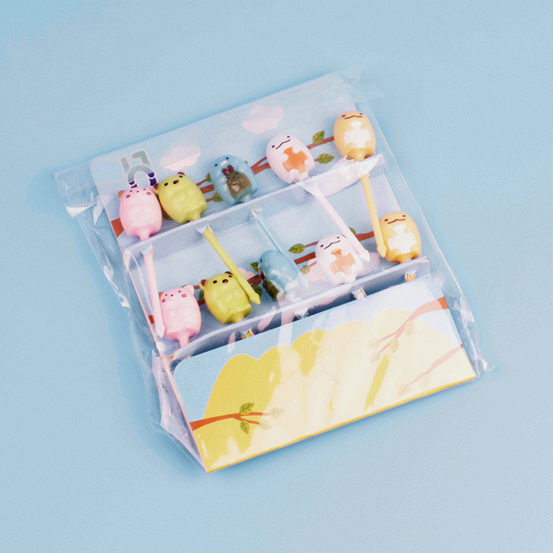 Cartoon japonés encantador tenedor de fruta transfronterizo venta caliente stick de fruta creativa decoración mini tenedor de fruta al por mayor