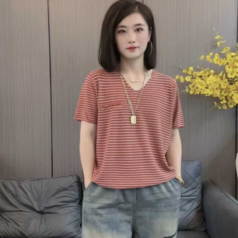 Casual V-neck Thin Loose Striped Sweater Middle-aged Mother's Fashionable Korean Style Simple All-match Short Sleeve Top Casual V-neck Thin Loose Striped Sweater Middle-aged Mother's Fashionable Korean Style Simple All-match Short Sleeve Top