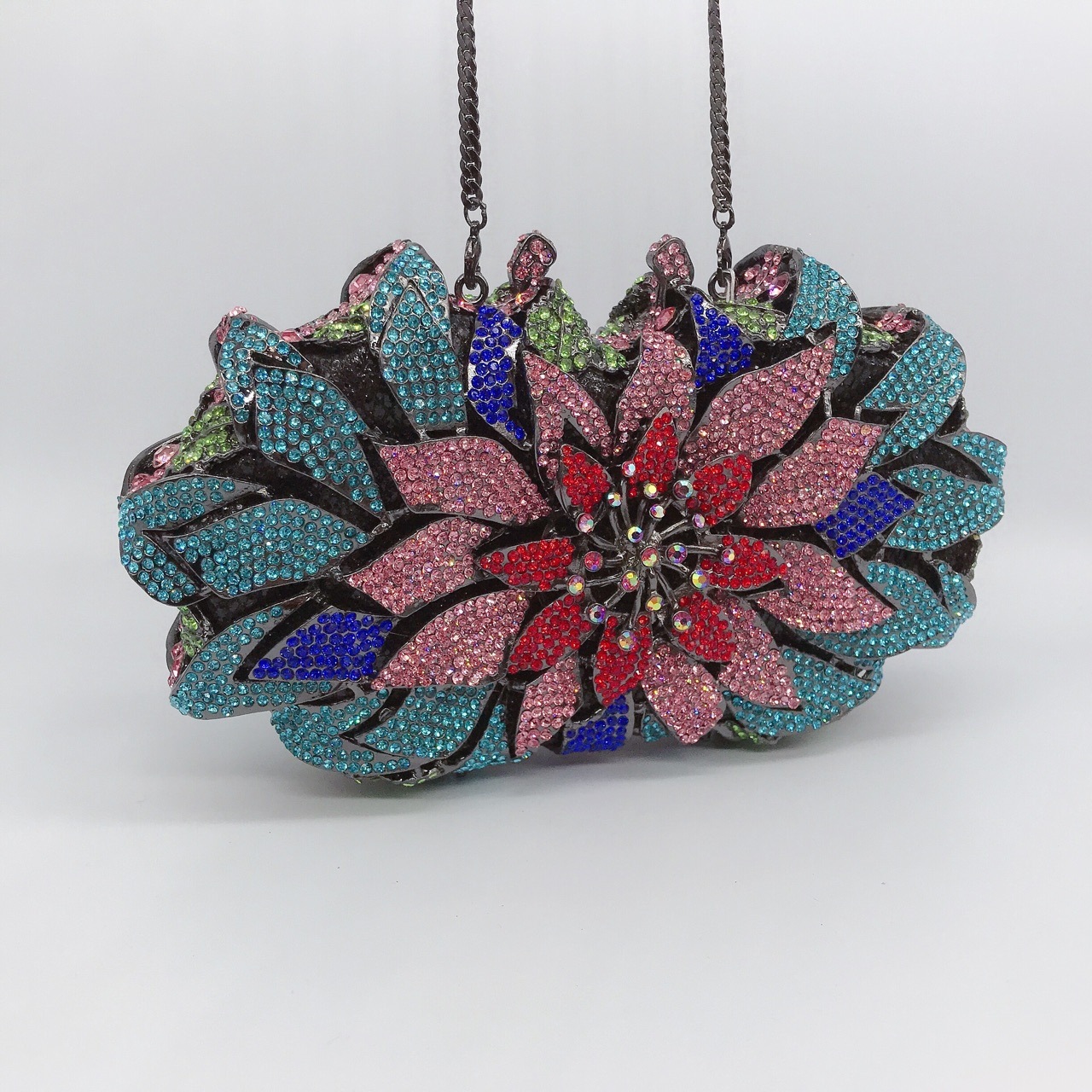 AliExpress bolsas de diamantes de agua de metal hueco bolsas de cena de diamantes vestidos de banquete de damas bolsas de mano de diamantes