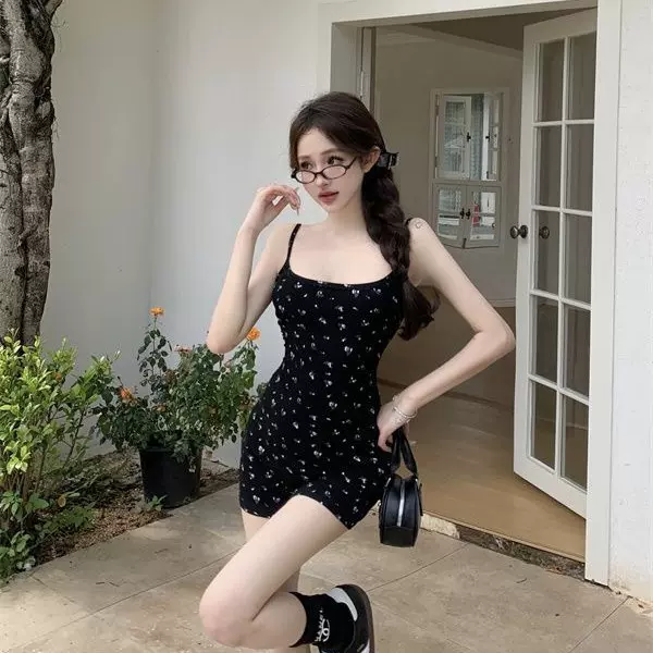 夏季辣妹小清新修身显瘦高腰连衣短裤复古黑色碎花吊带连体裤批发