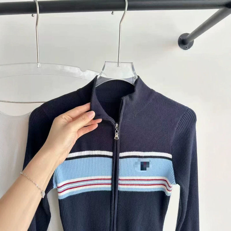 Fly Away~ Silver Zipper Cardigan Women's Knitted Sweater Early Spring New Fashion Slim Fit Color-Blocked Jacket Fly Away~ Silver Zipper Cardigan Women's Knitted Sweater Early Spring New Fashion Slim Fit Color-Blocked Jacket