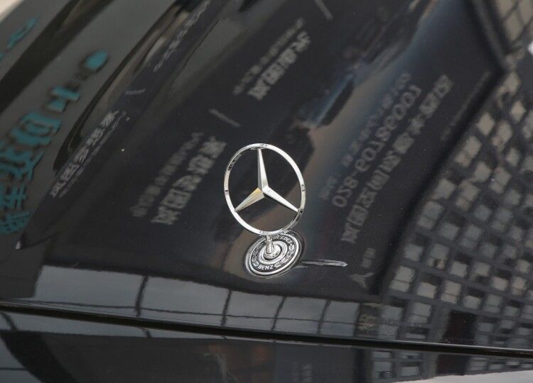 Suitable for Mercedes-Benz E-Class, C-Class, and S-Class engine hood emblems; original factory modification emblem for E300L, C180, C200, and S350