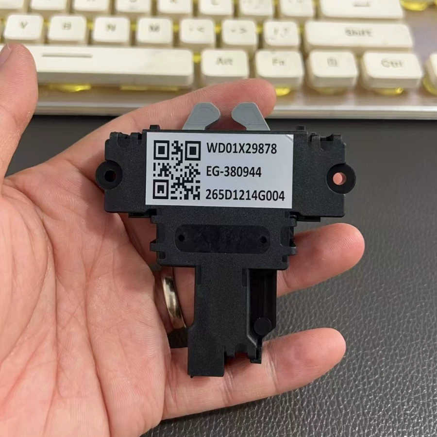 Замок дверцы посудомоечной машины WD01X29878. Указанный в таблице цене не является действительной ценой.