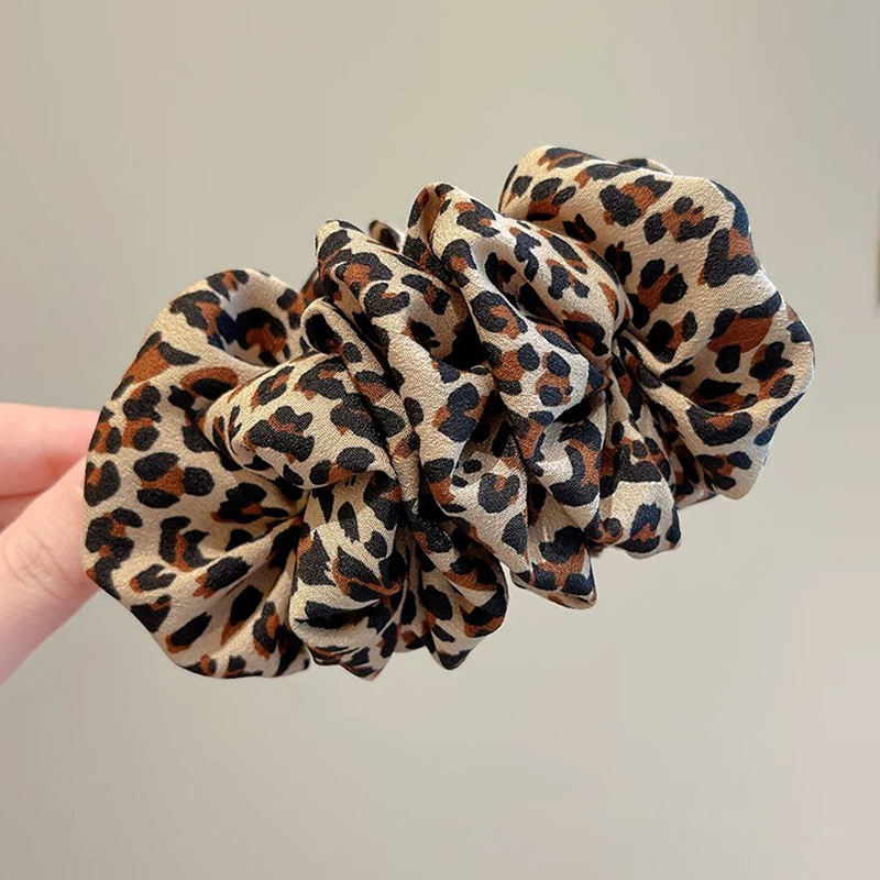 347 светло-коричневый зажим-банан с леопардовым принтом