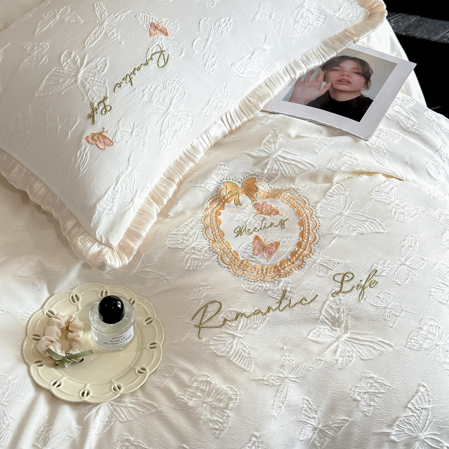 2026 nuevo encaje en relieve seda lavada con agua cuatro piezas clase A ropa de cama doméstica de alta gama tres piezas princesa