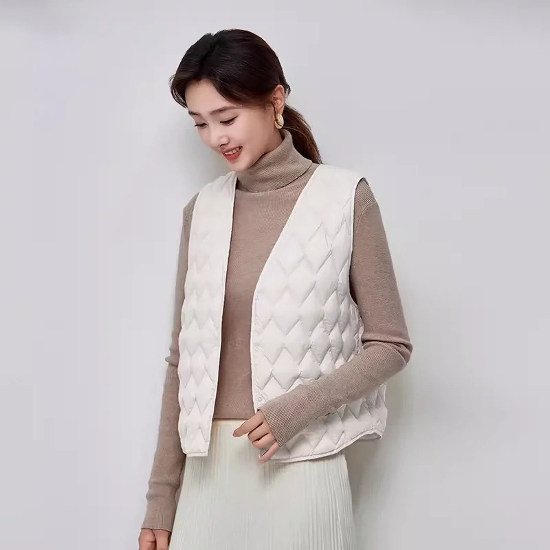 Short Lightweight Down Vest Women's 2024 Autumn and Winter New Fashionable Coat with V-Neck Rhombic Jacket Women's Fashion Short Lightweight Down Vest Women's 2024 Autumn and Winter New Fashionable Coat with V-Neck Rhombic Jacket Women's Fashion