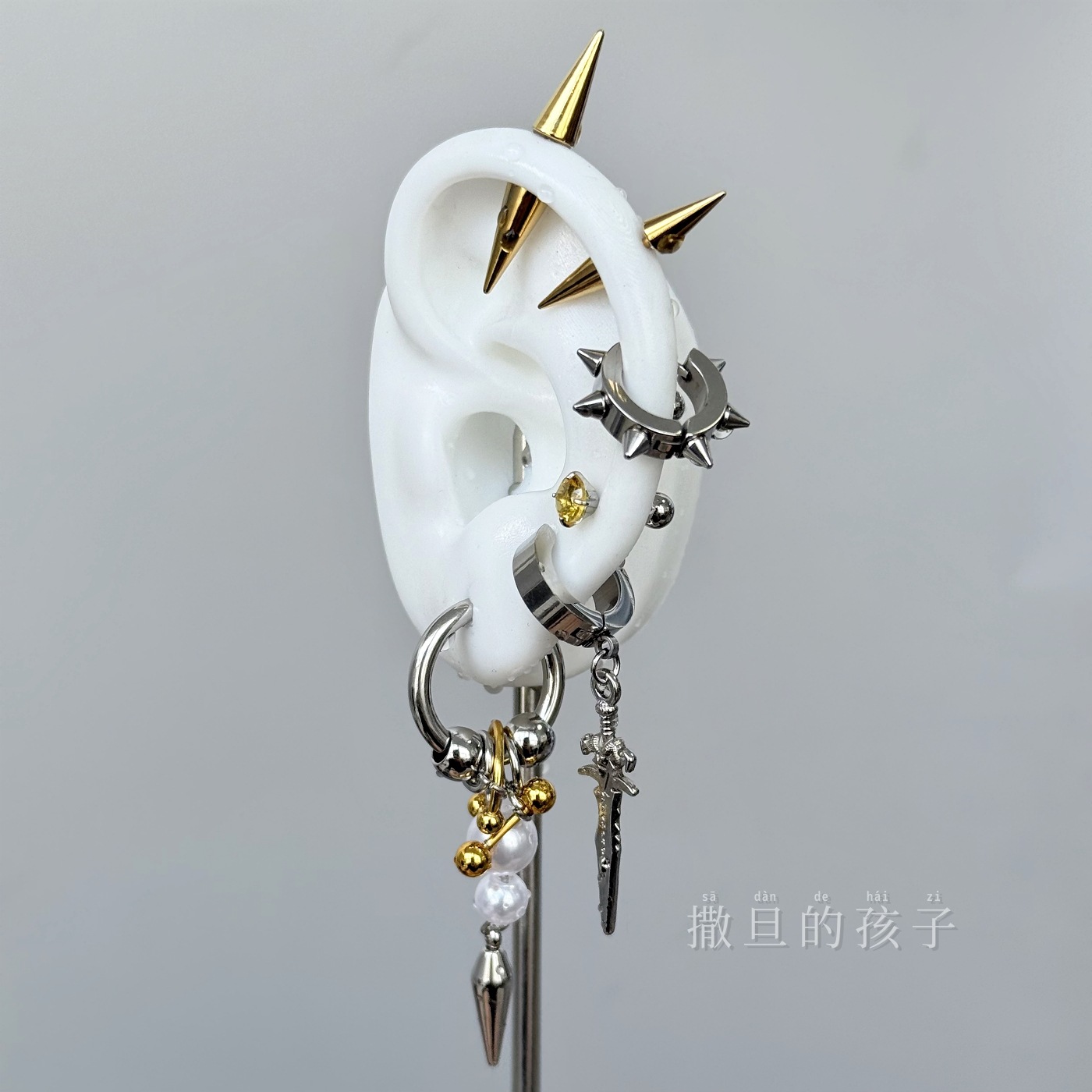 Pointed titanium steel lip stud product view