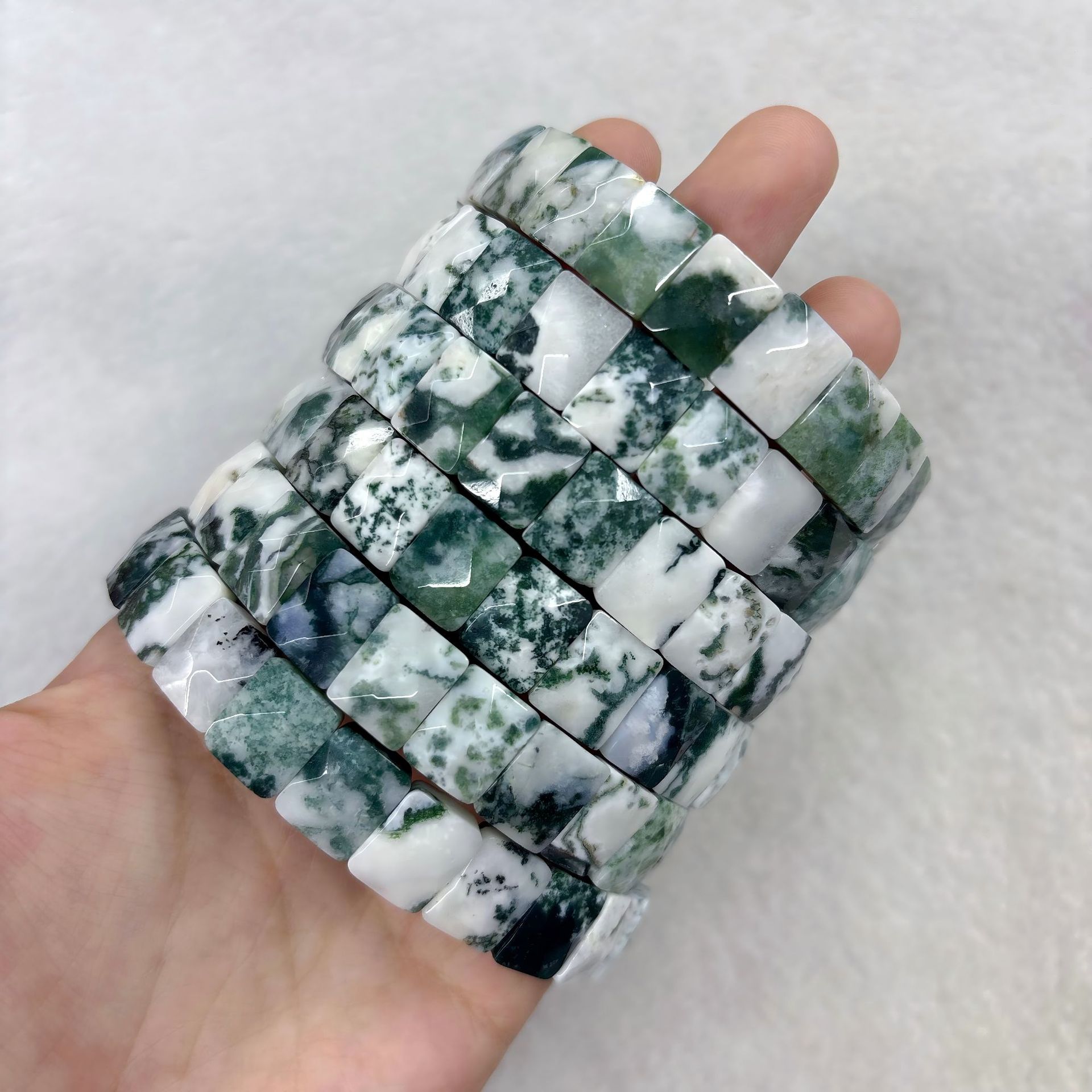 Tree-patterned agate pendant