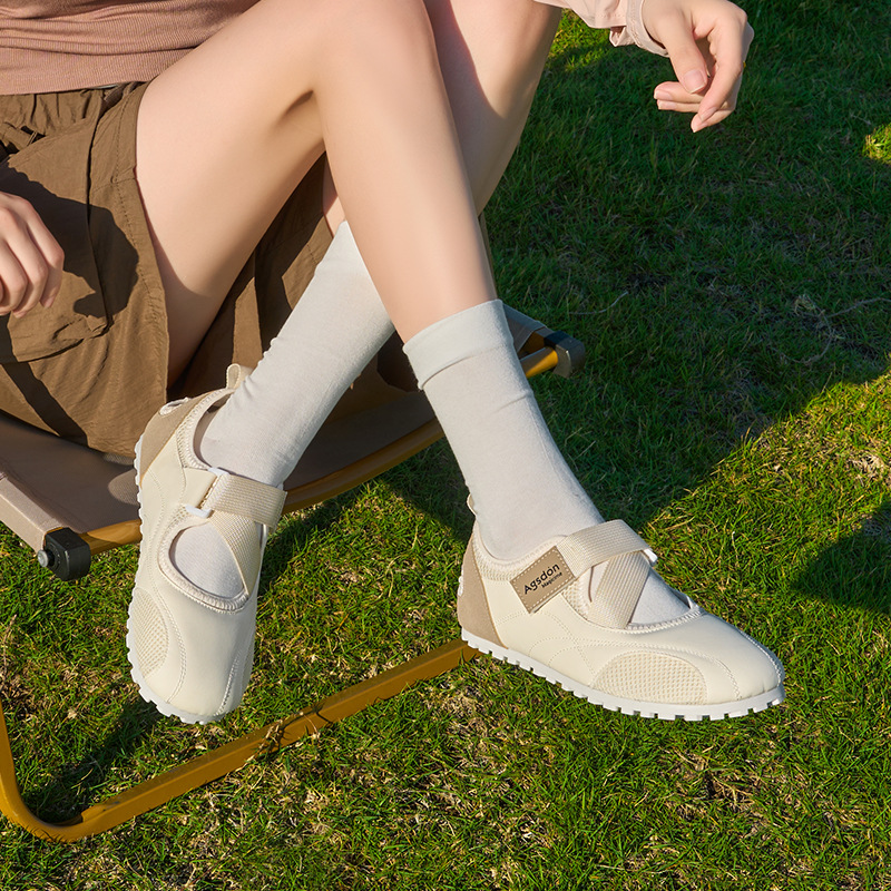 Sandalias deportivas de Baotou de Shifu 2026 nuevas zapatos casuales ligeros de malla de primavera zapatos de velcro pequeños zapatos blancos