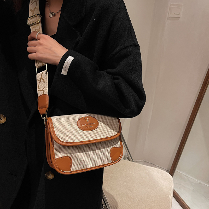 Bolsa de lona simple para mujer 2022 otoño nuevo hombro pequeño bolso cuadrado popular correa de hombro ancha contraste color retro bolsa de mensajero