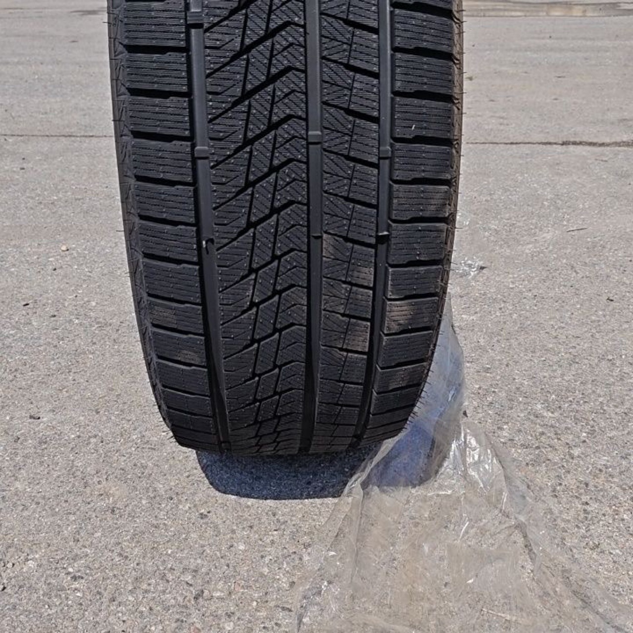 Brand new snow tire 215/50R13 anti-skid soft rubber winter tire