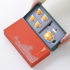 手描きのカンフー茶セット、ポット 1 個とカップ 4 個のギフトボックス、家庭用セラミックティーポットとティーカップ、親友や長老へのギフトとして