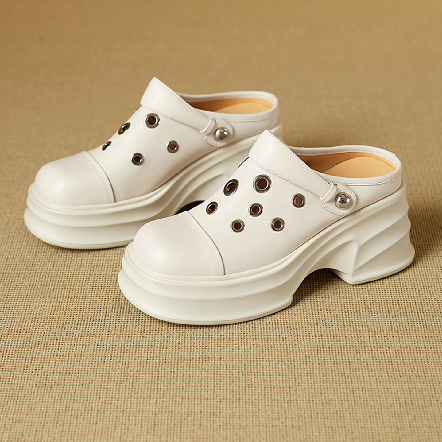 Dép sandal nữ mũi nhọn quai chữ V đế dày gót cao 9 cm — màu trắng ngà