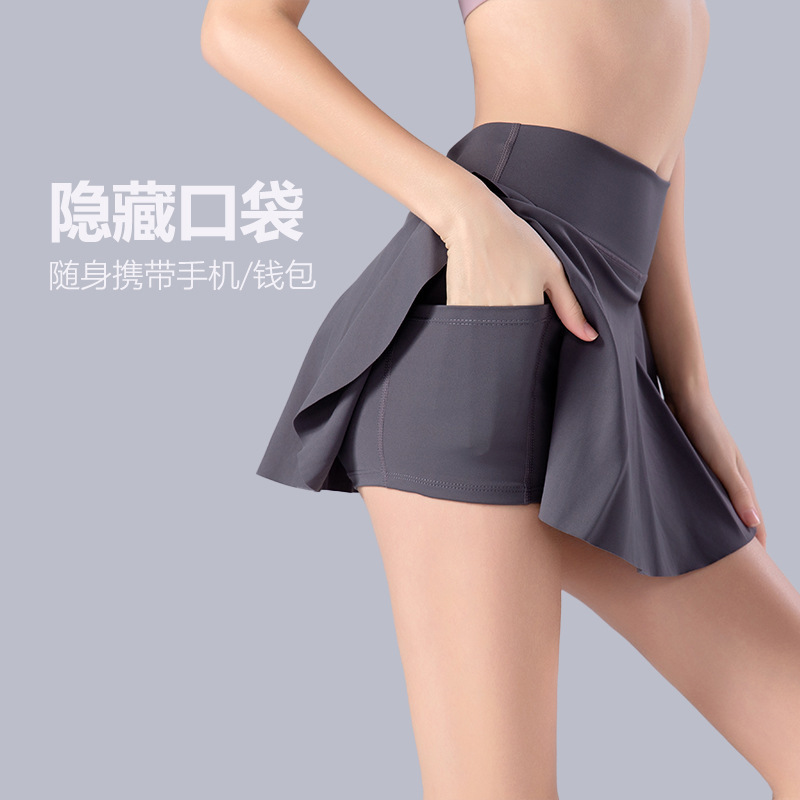 A字版のテニスの群れは裏地を含んでいます。|undefined