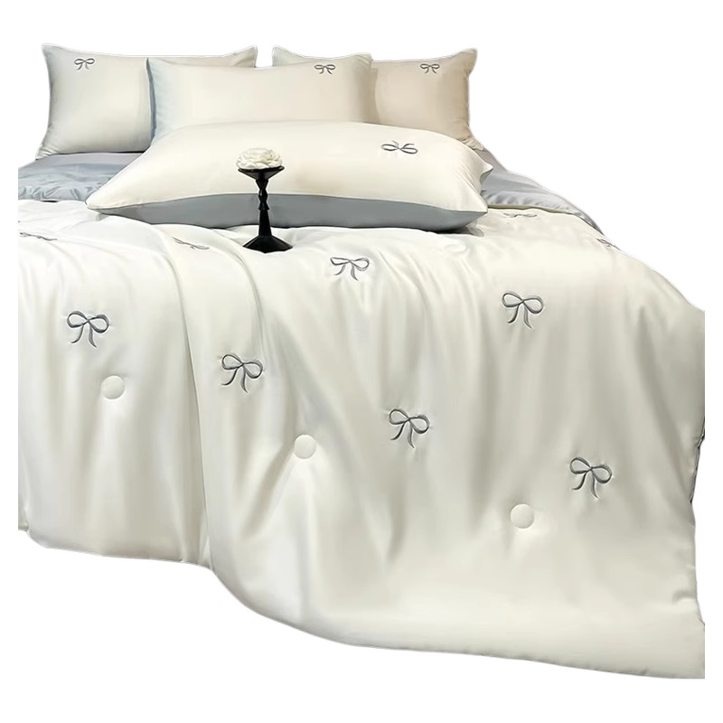 Juego de cuatro piezas de cama de edredón fresco de verano de seda helada 2025 nuevo juego de tres piezas de ropa de cama y sábanas individuales de verano de alta gama de lujo ligero