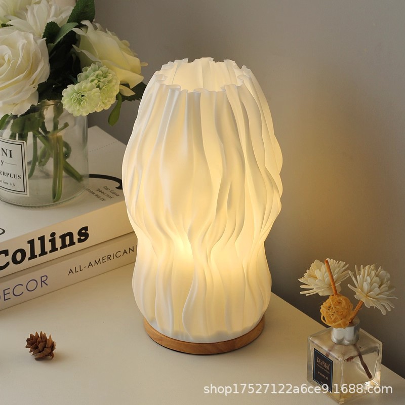 Lámpara de escritorio simple lujosa moderna nórdica de alto valor de la atmósfera de protección de ojos crema decoración de escritorio lámpara de noche