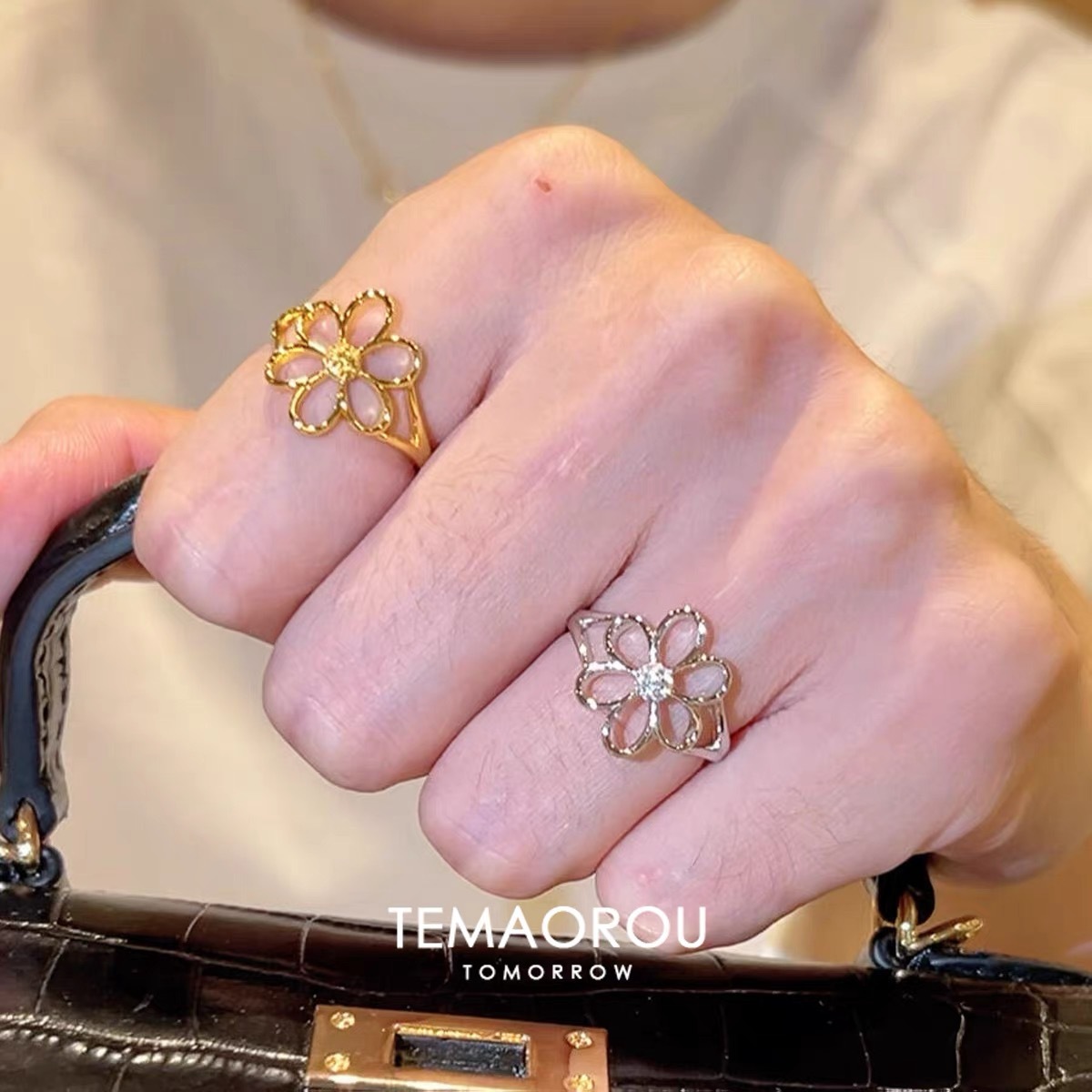 Unique Hollow Golden Flower Ring for Women, High-End Niche Design Open Index Finger Ring New Style