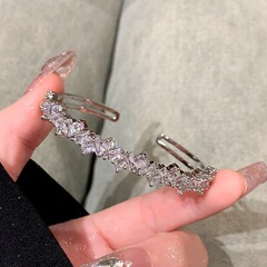 満天星 ~ 軽い豪華なキラキラ感の不規則なダイヤモンドジルコンの高級な精巧なブレスレットのオープンデザインのブレスレット