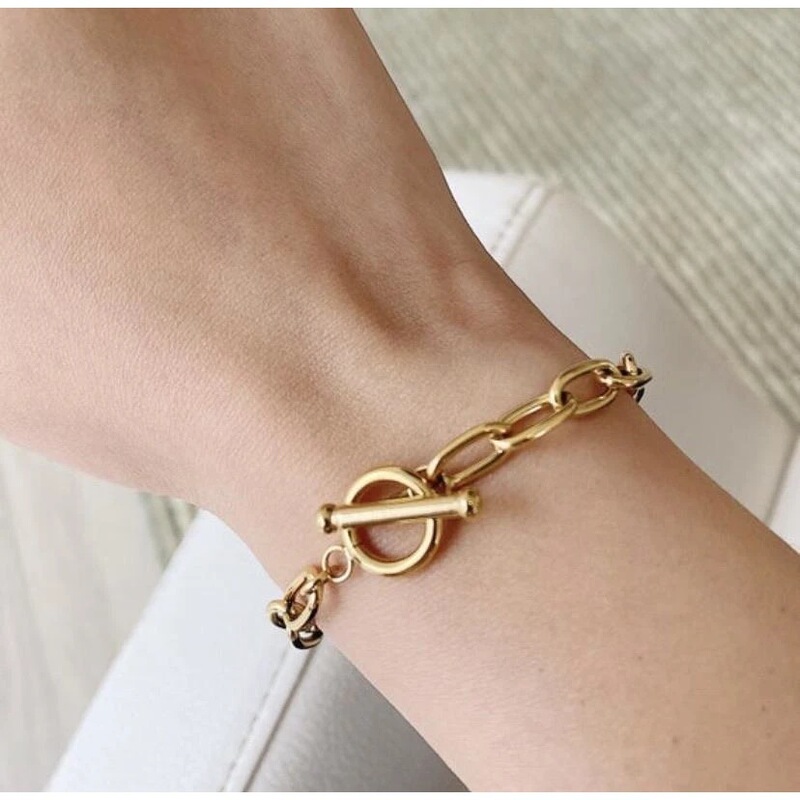 European and American fashion classic gold bracelet paper clip bracelet OT ferrule gold plated stainless steel oval chain bracelet for women European and American fashion classic gold bracelet paper clip bracelet OT ferrule gold plated stainless steel oval chain bracelet for women