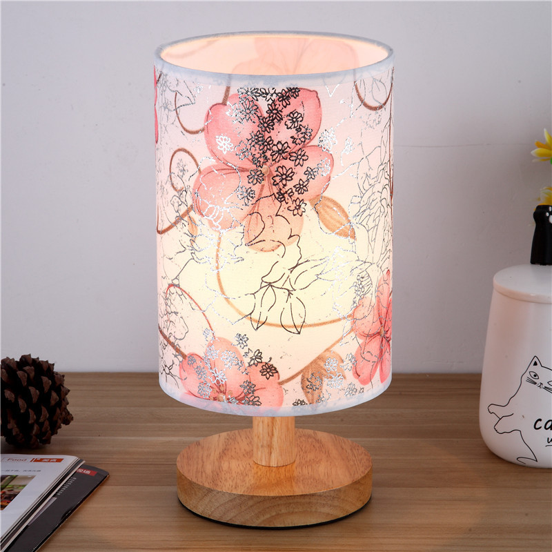 Suministro especial transfronterizo de tela, lámpara de mesita de noche para dormitorio de madera simple y moderna, fábrica de comercio exterior de exportación de madera maciza nórdica