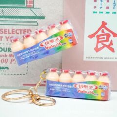 仿真食玩香港益C快乐多整排吊饰 包包钥匙圈酸奶乳酸菌盒装挂件
