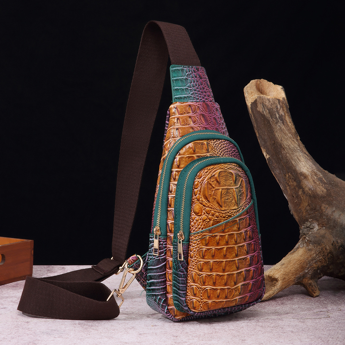 Retro Women's Chest Bag With Crocodile Pattern And Wide Strap_voghion.com