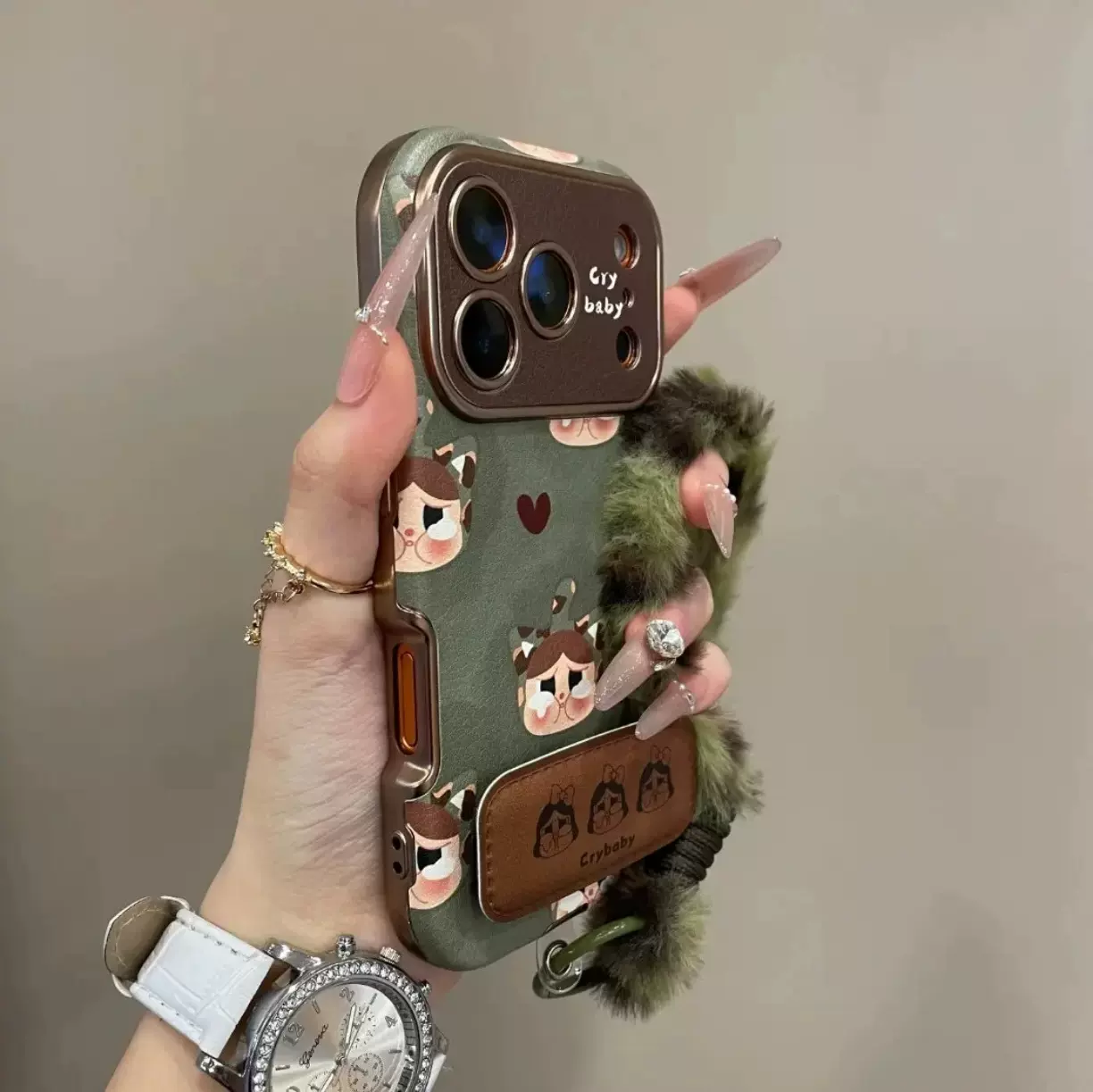 绿底哭娃适用苹果17promax手机壳新iphone16高级感全包镜头秋冬壳