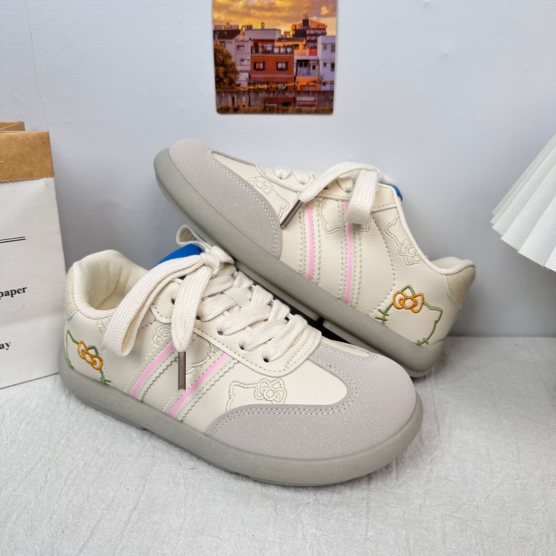 Yuanbo lindo gato KT bordado alemán zapatos de entrenamiento femenino 2025 primavera coreana nicho todo fósforo zapatos casuales pequeños zapatos blancos image 14