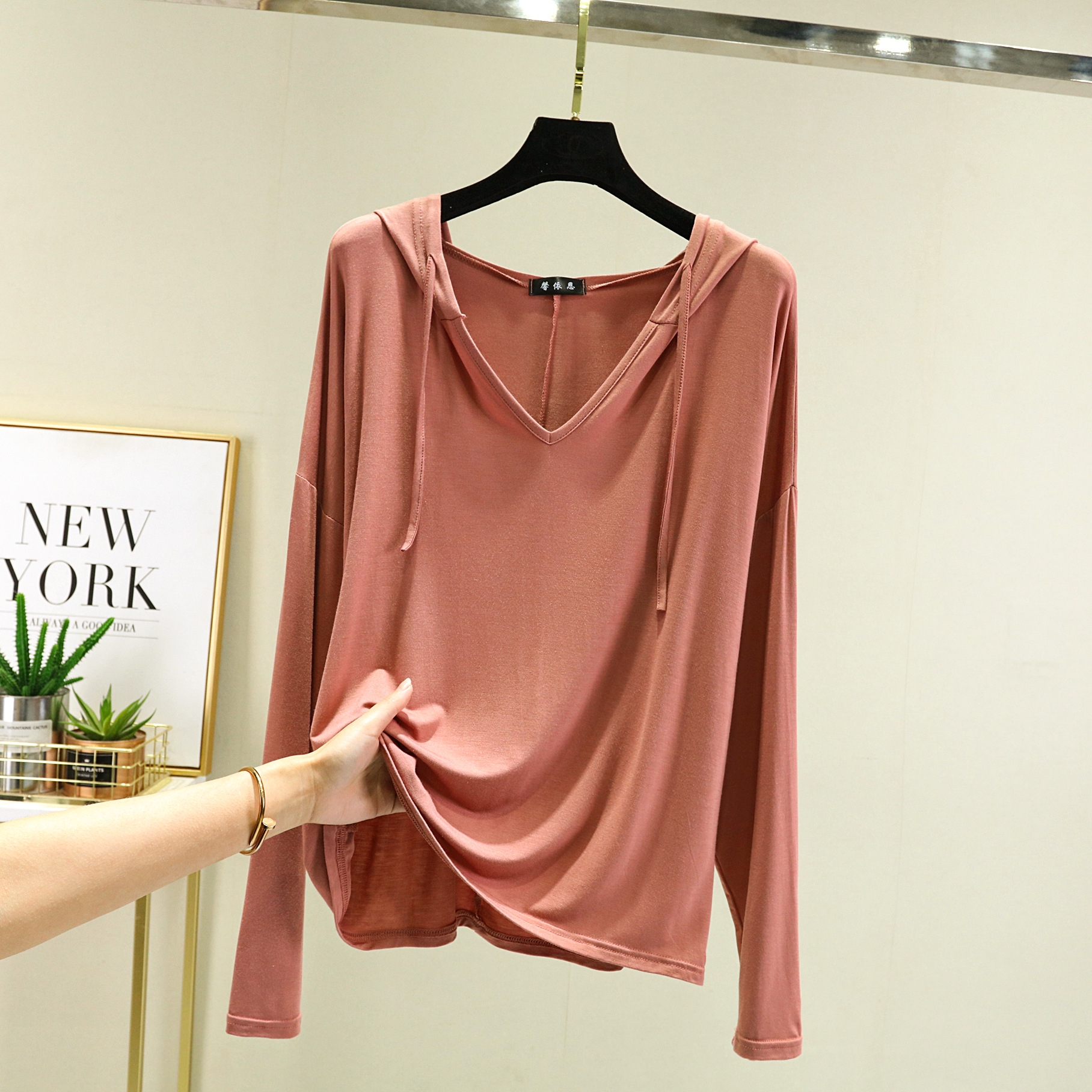 Ropa al aire libre modal Camiseta de manga larga para mujer primavera/verano más tamaño camisa suelta de fondo color sólido protección solar delgada superior suéter con capucha image 12