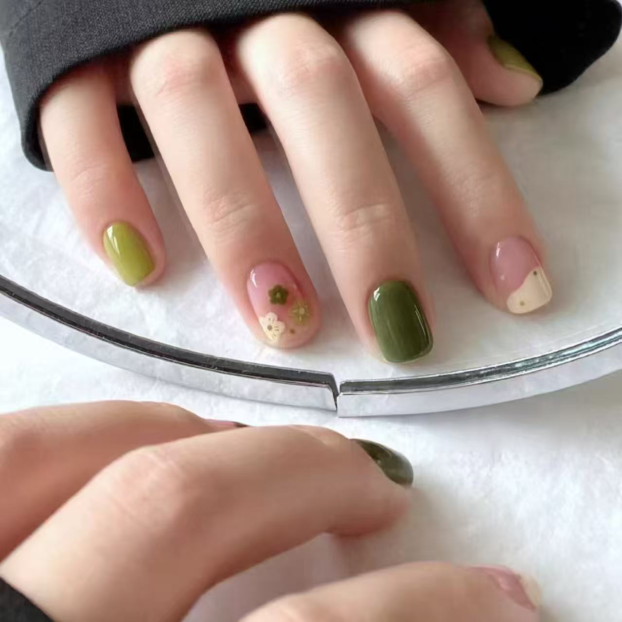 Spring and Summer Candy-Colored Wearable Fake Nails That Enhance Complexion, Niche New Short Trendy Nail Stickers, Finished Products Factory Wholesale