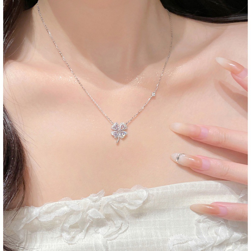 S925 スターリングシルバーラッキー四つ葉のクローバーネックレス女性のニッチデザインファッショナブルな気質鎖骨チェーン夏の美しいシルバージュエリー|undefined