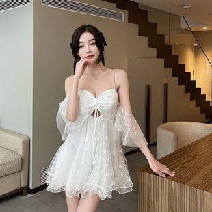 �¿�Ů�b�W��ƴ�������Ը��@�ݵ����ٽz��ȹ¶���a�B��ȹŮ��