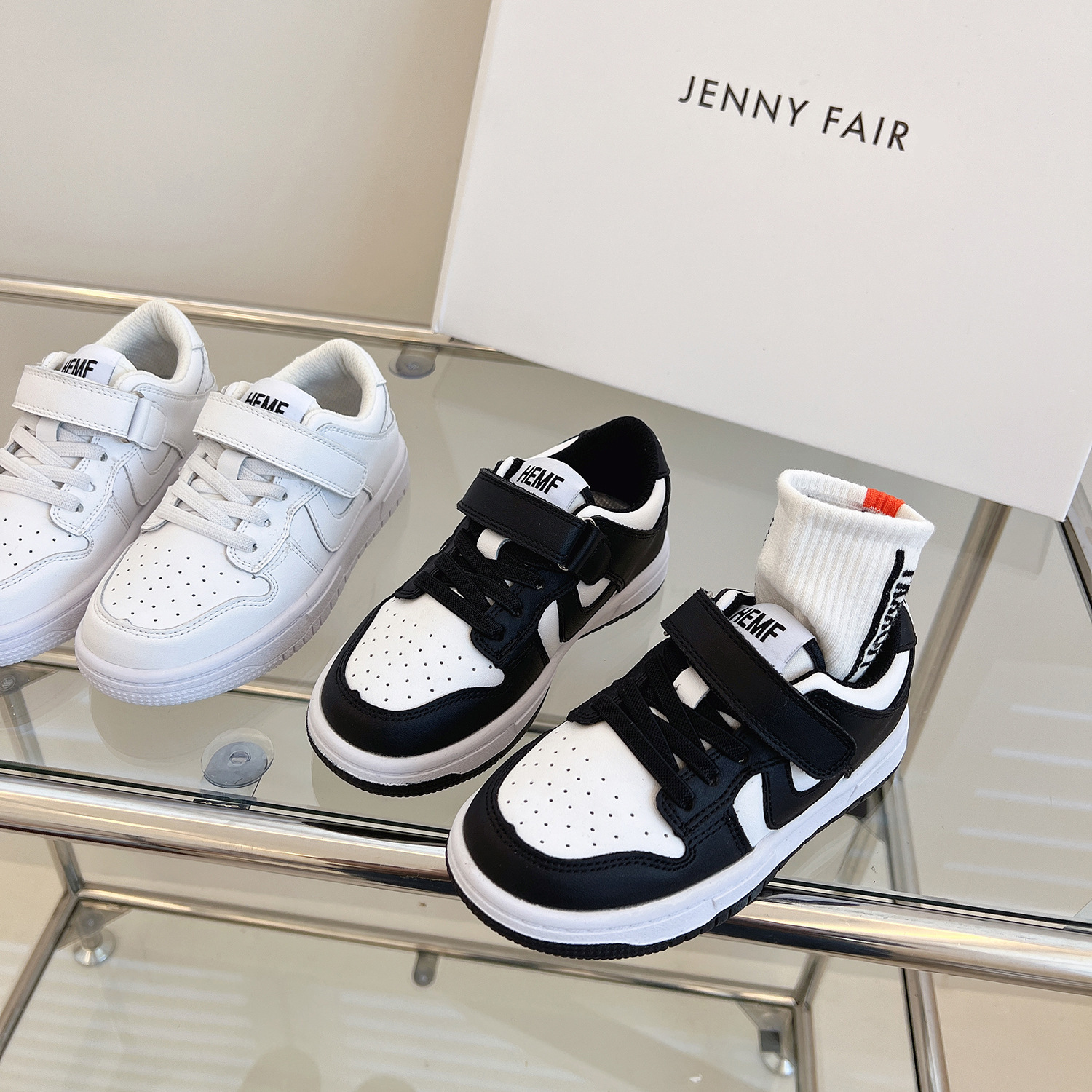 Children's Black and White Sports Shoes, Autumn and Winter Kidsren's Velcro Soft-Soled Casual Running Shoes, Boys and Girls Low-Cut Sneakers