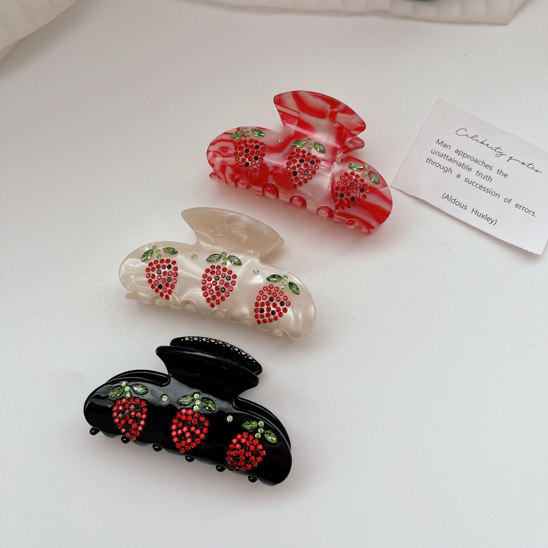 Haarklem aardbei met strass luxe acetaat shark clip_voghion.com