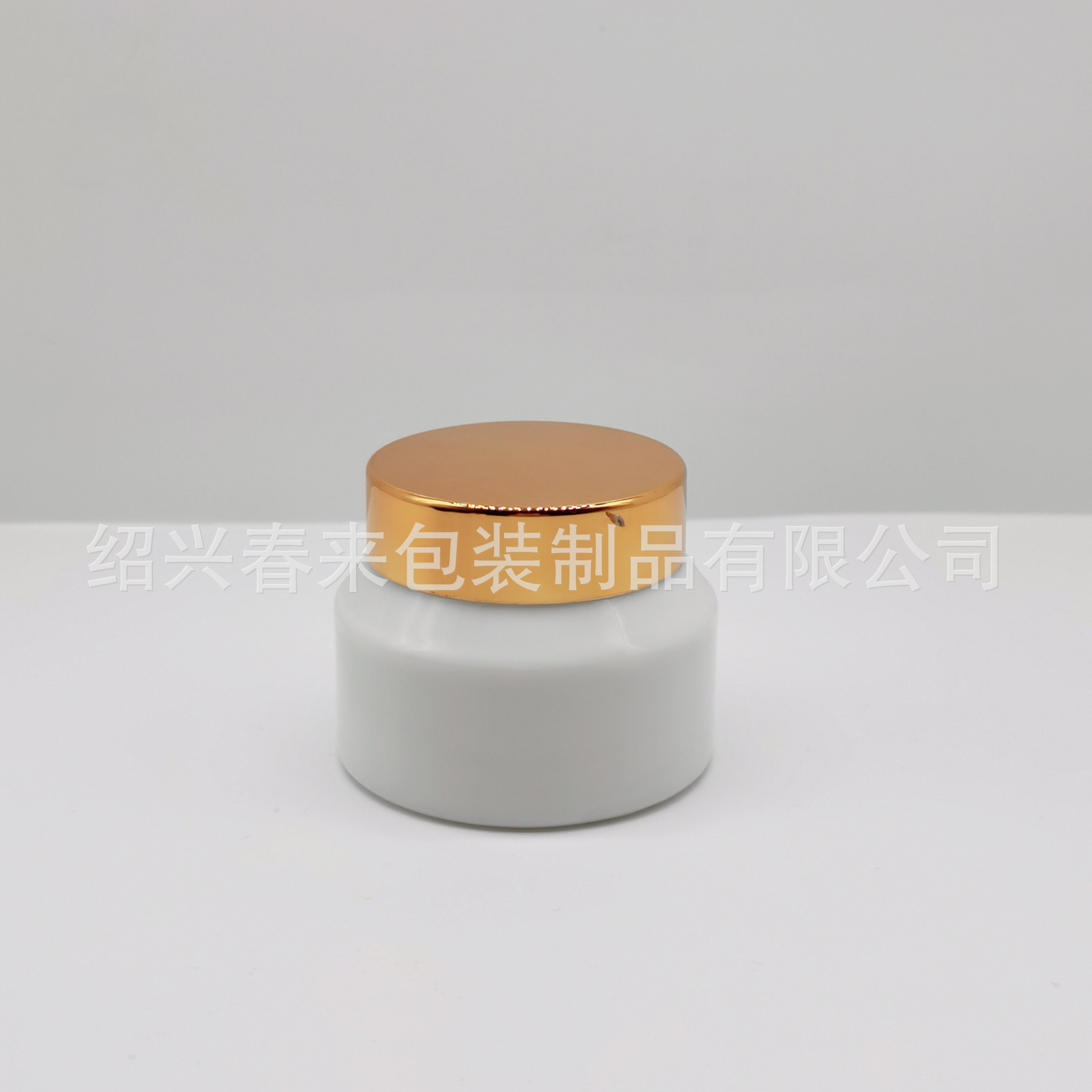 厂家直产50g白瓷玻璃斜肩膏霜罐匹配亮金盖子