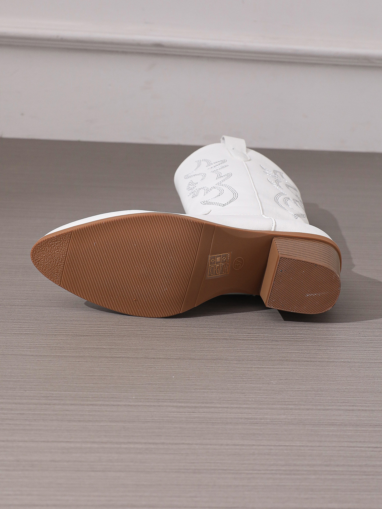 Plus size thigh-high boots Women's chunky heels Pointed high boots High heel boots White Western cowboy rider boots_voghion.com