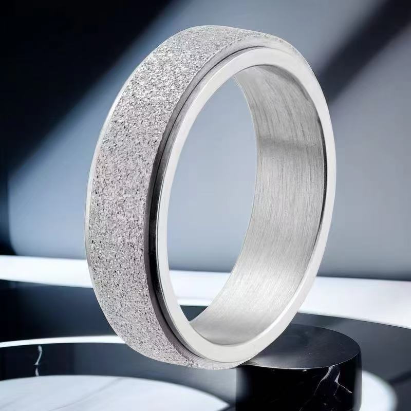 Anillo de acero inoxidable que no se desvanece ins moda masculina giratoria anillo de acero de titanio de nicho frío de los hombres liso