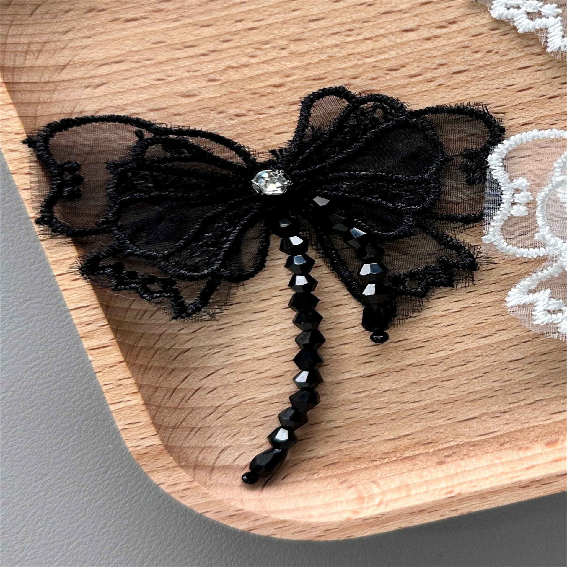 Parches de tela con bordado de encaje en stock, apliques de mariposa para ropa, accesorios para tocados, correas, decoración para camisones y vestidos.