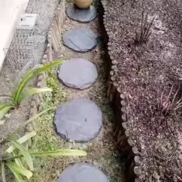 Круглый диаметр 30 см, толщина 3-4 см