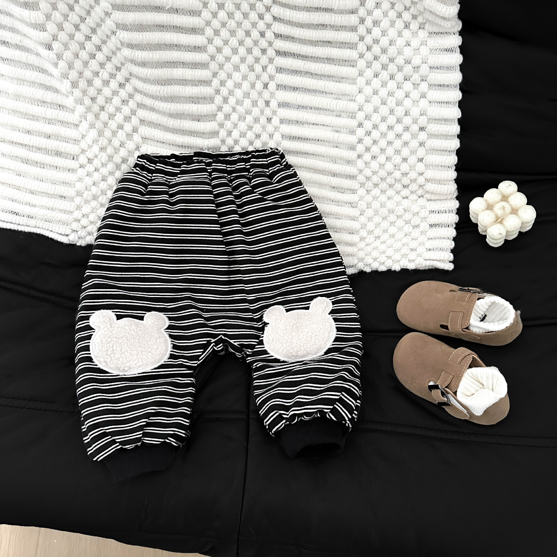INS ropa de invierno para bebés, guapo chaleco de algodón grueso para bebés y niños calientes en invierno para salir a los hombros de la marea.