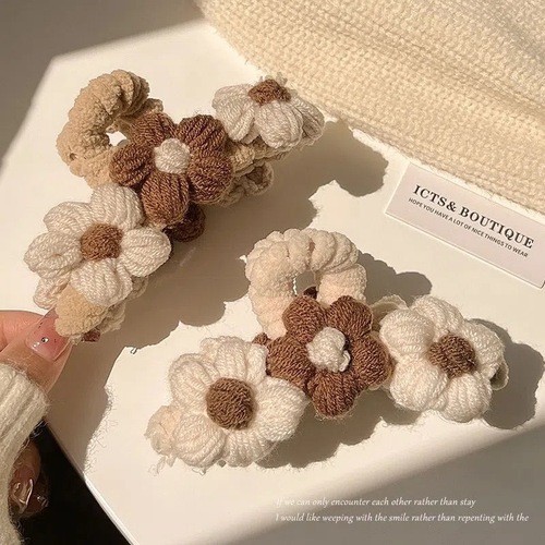 Autumn and winter new style hand-knitted wool flower grabber for the back of the head large shark clip hairpin hair accessories for women