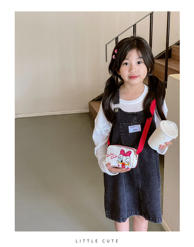 The 2025 new children's mobile phone bag is a trendy, fashionable, fresh, sweet, cartoonish, creative and simple single-shoulder crossbody bag for women full figure
