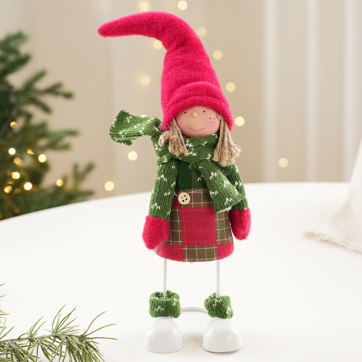 Tejora de la niña adornos de pie rojo verde creativo bufandas enanos muñecas de hierro forjado muñecas de decoración de escritorio