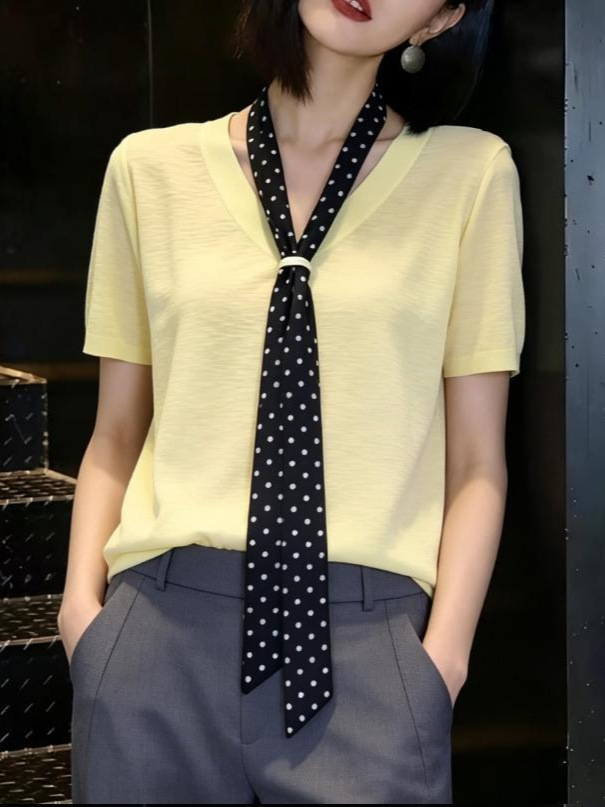 Áo hai dây phối áo len ngắn tay cổ tròn họa tiết chấm bi vintage, chất liệu Tencel mềm mại — màu hồng, màu trắng ngà, màu vàng